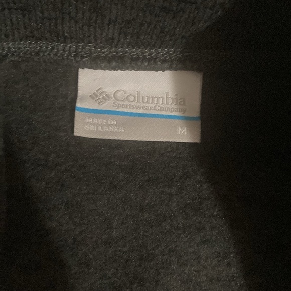 BNWOT - women’s medium Columbia sweater! Button up cardigan. Asking $40 obo - Picture 4 of 6